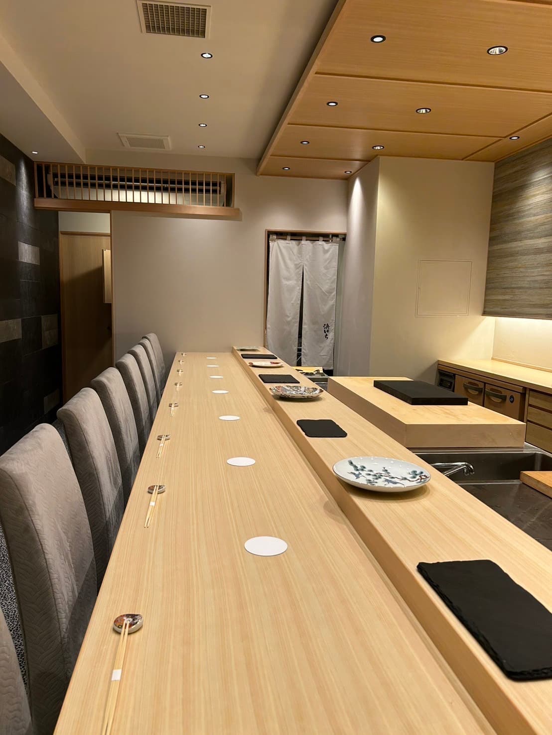 鮨 浜はち 店内