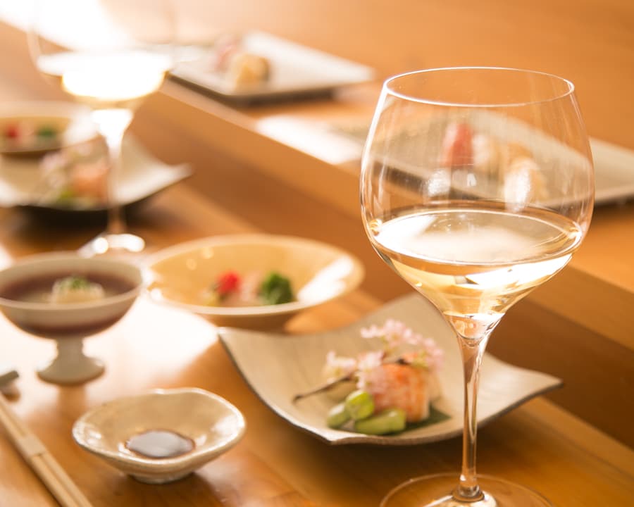 青山鮨孝 メインビジュアル